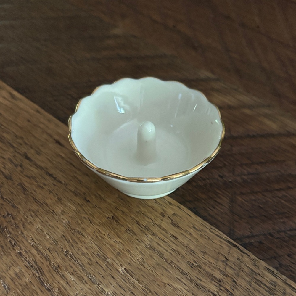 Lenox Cream and Gold Ring Holder